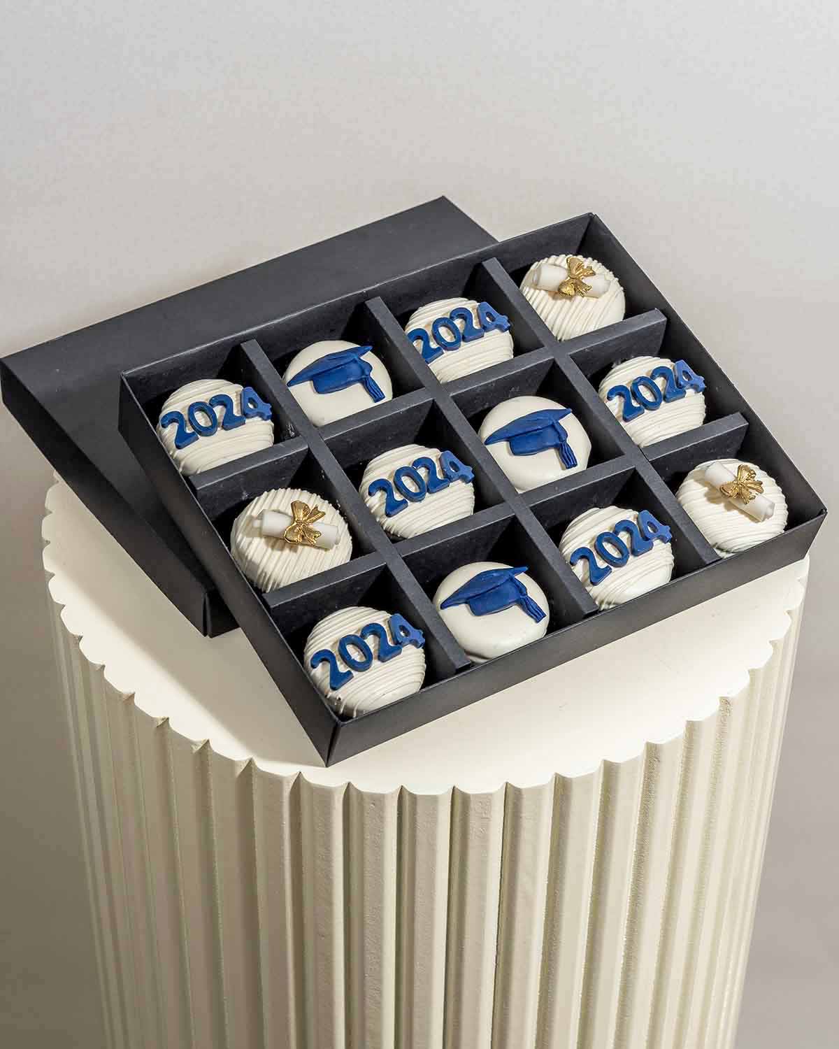 White Chocolate Graduation Theme Oreos by NJD