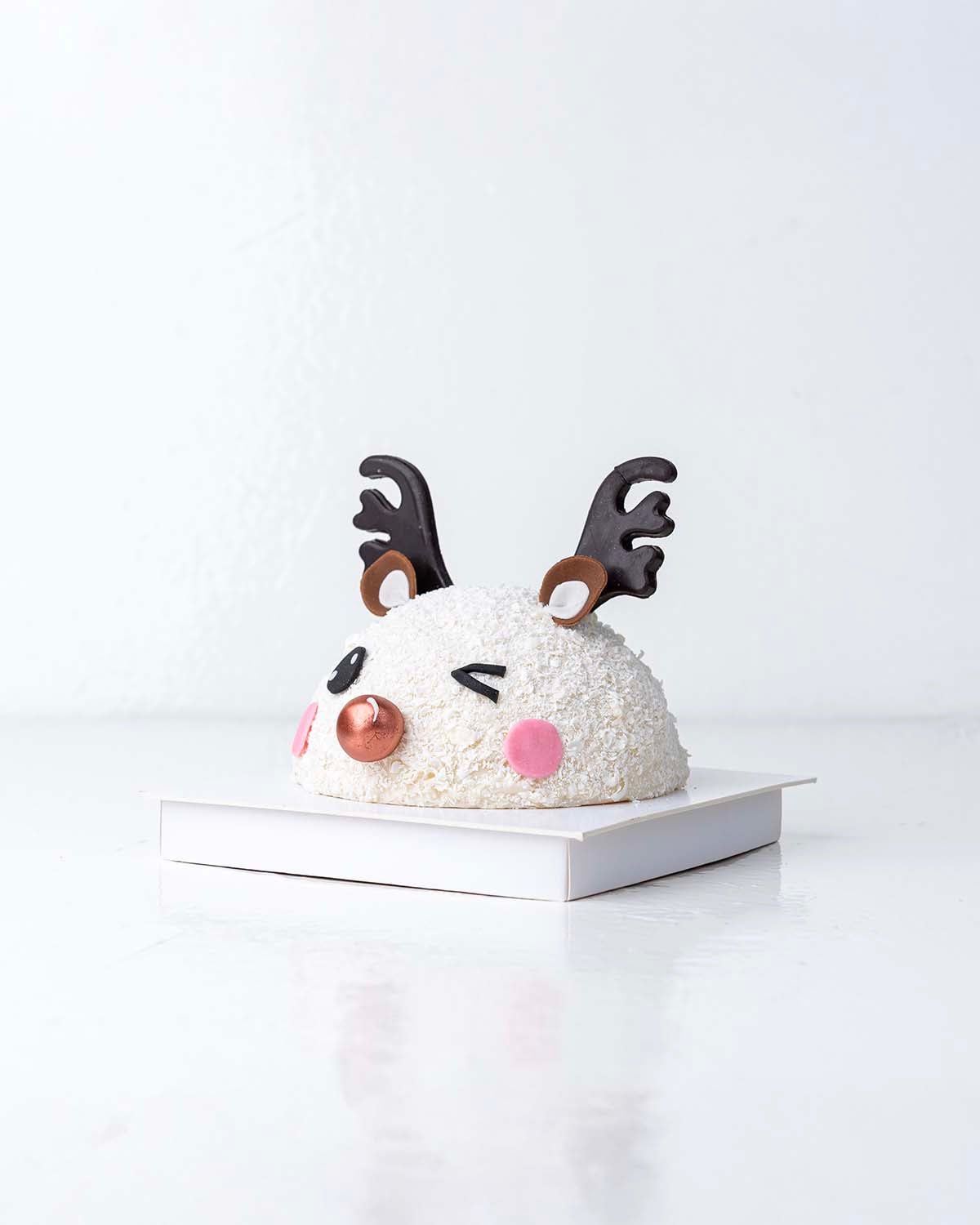 White Reindeer Smash Chocolate