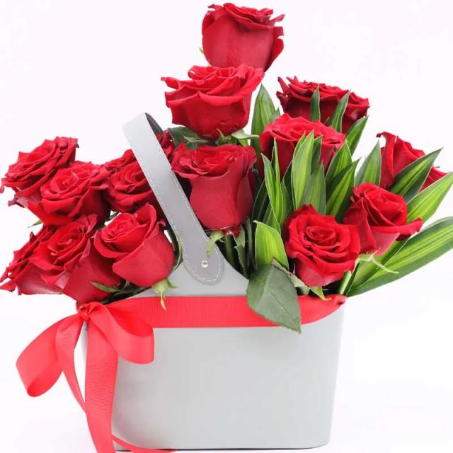 Present 15 Red Roses Box